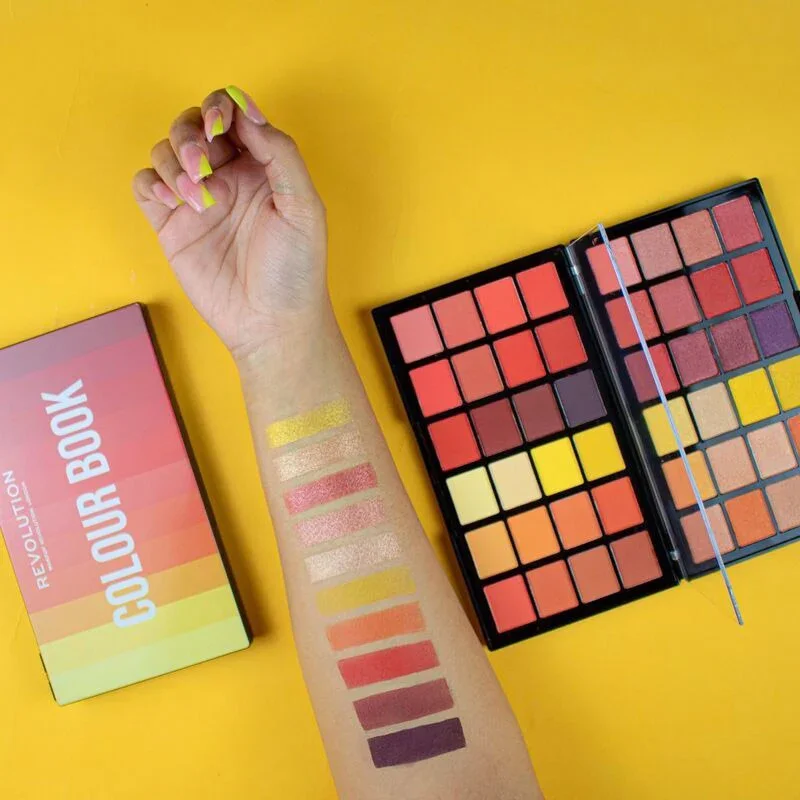 Makeup Revolution Beauty Color Book CB03 פלטת צלליות 2