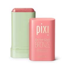 ברונזר לחות בגוון Pixie On The Glow בזוהר חם 2