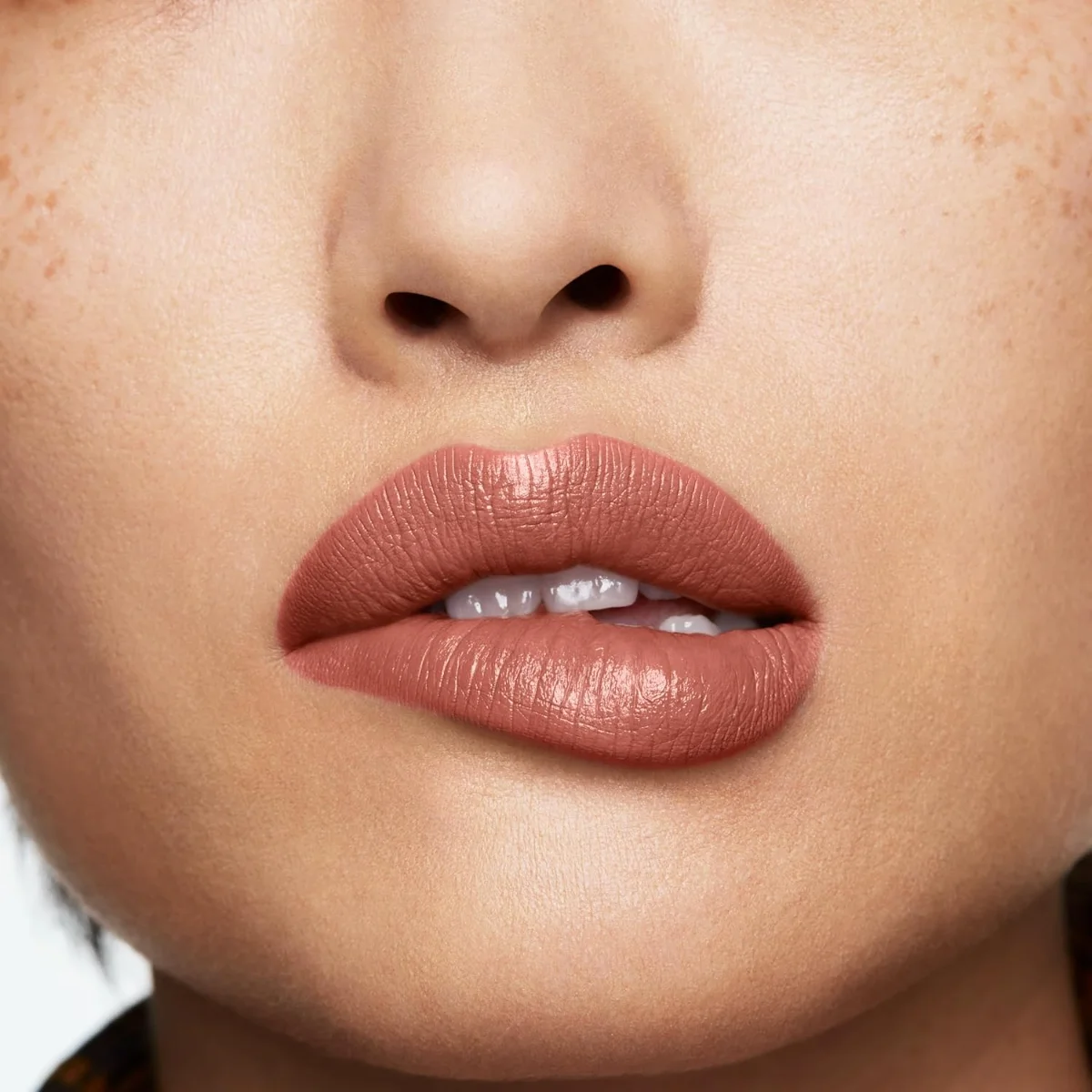 שפתון Smashbox SPOILER ALERT 3