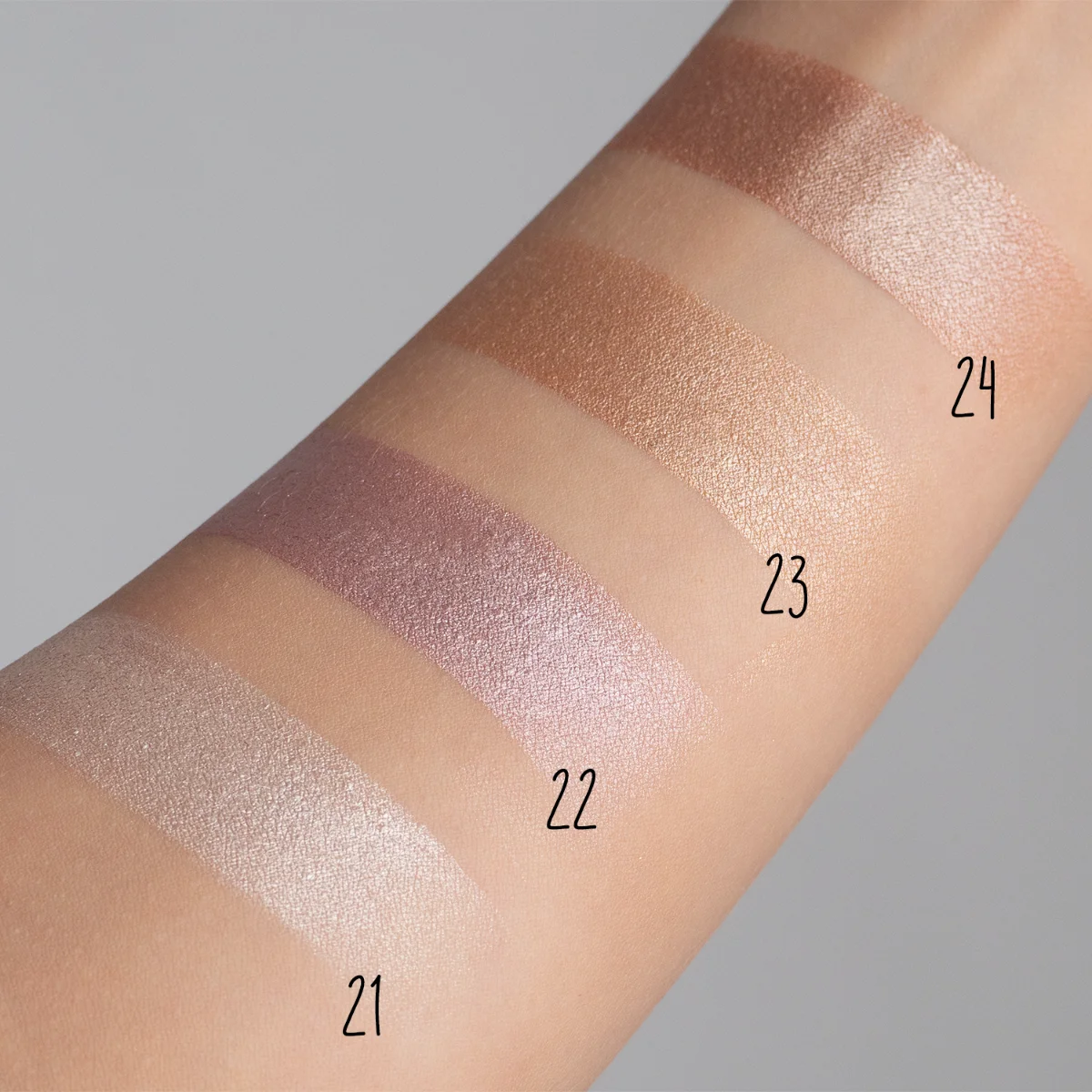 Inglot Glow על Highlighter 24 3