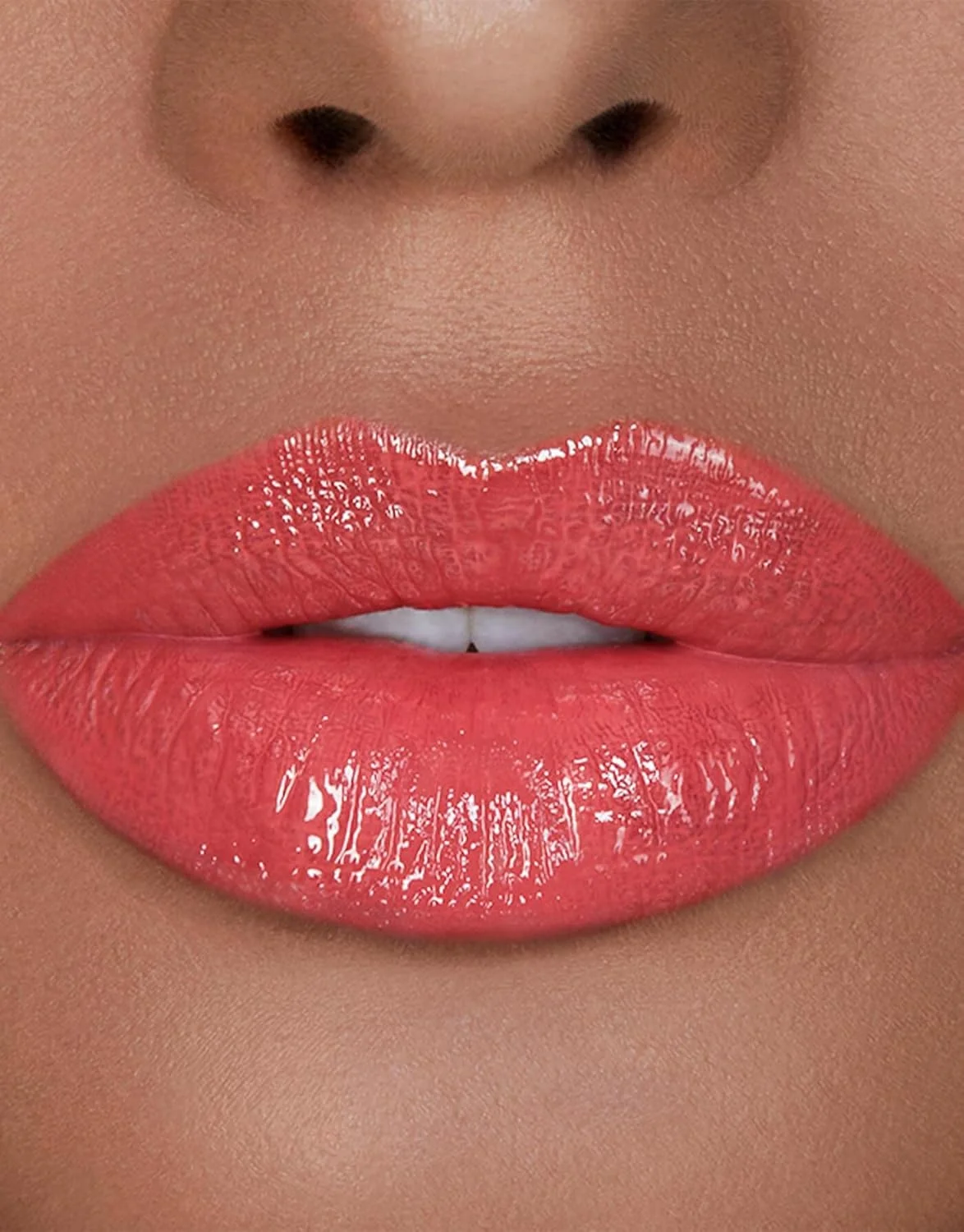 שעון חול Unreal High Shine Lip Gloss (אופק) 2