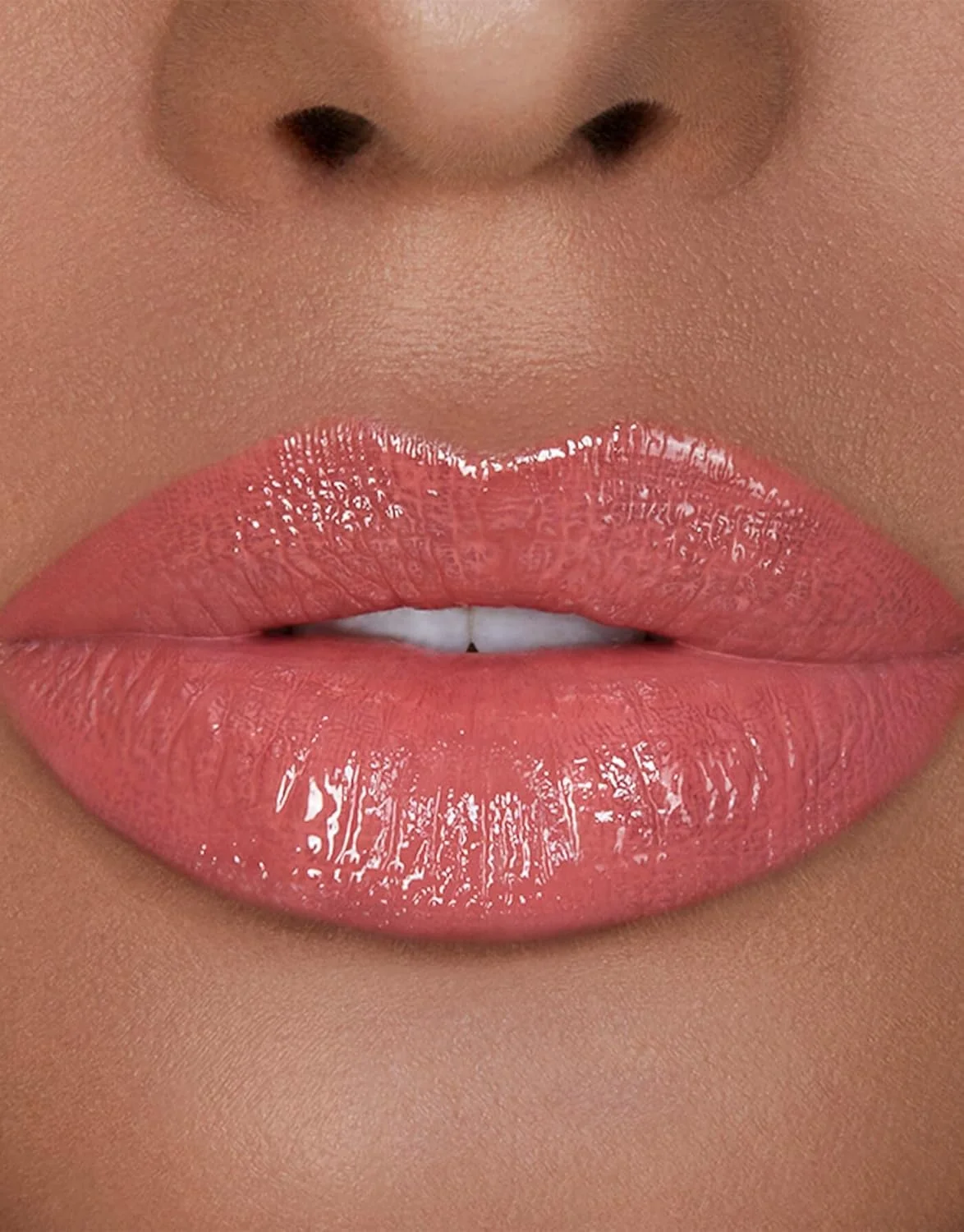 שעון חול Unreal High Shine Volumizing Lip Gloss-Prose 2