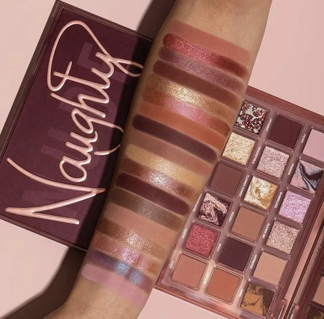 פלטת צלליות בעירום שובבה מבית Huda Beauty 4