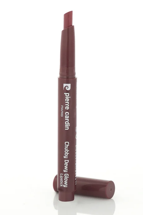 שפתון פייר קרדן Chubby Dewy Glow - עפרון לחות לשפתיים בגימור זוהר - שזיף כהה - 436